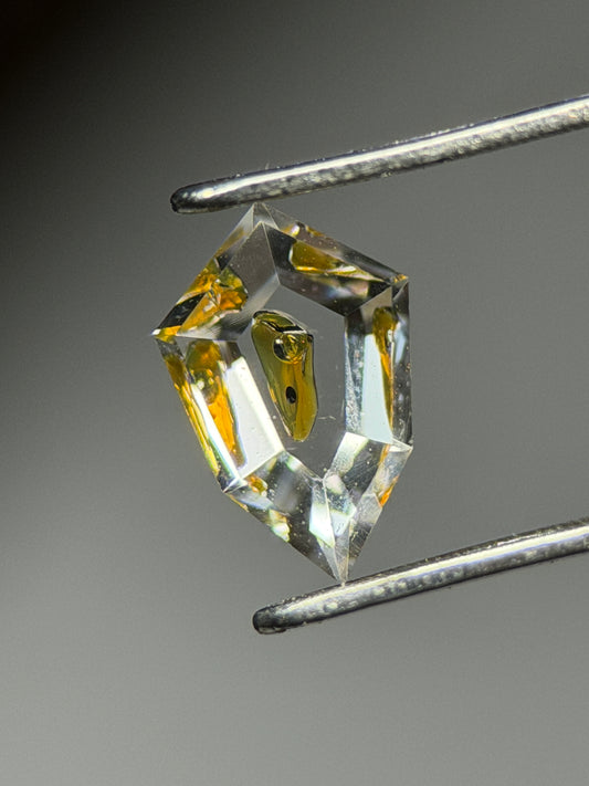 0.32 ct Shield Cut Petroleum Quartz with Moving Bubble Enhydro – Madagascar (4.3 x 6.7 mm)