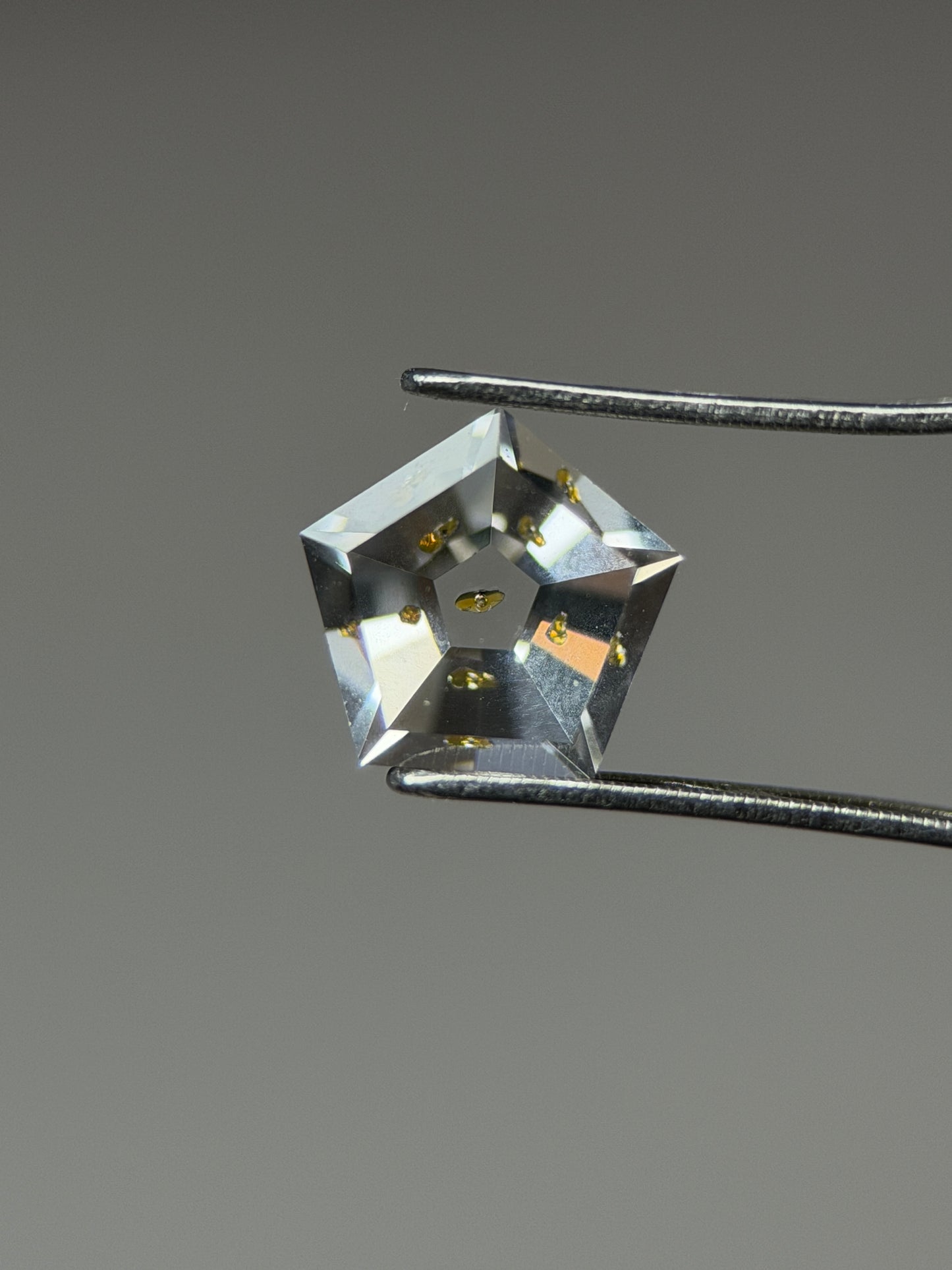 0.62 ct Pentagon Cut Petroleum Quartz with Enhydro Moving Bubble – Madagascar