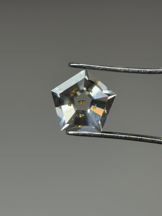 0.62 ct Pentagon Cut Petroleum Quartz with Enhydro Moving Bubble – Madagascar