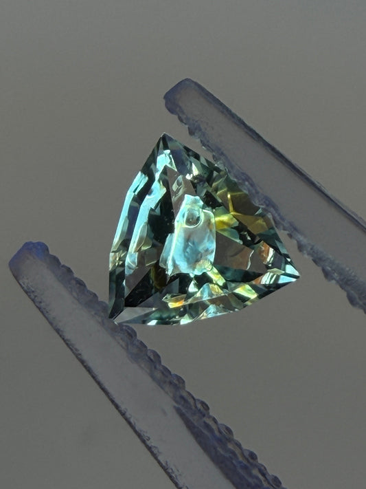0.23 ct Trillion Cut Petroleum Quartz with Enhydro Moving Bubble – Madagascar (4.6 mm)