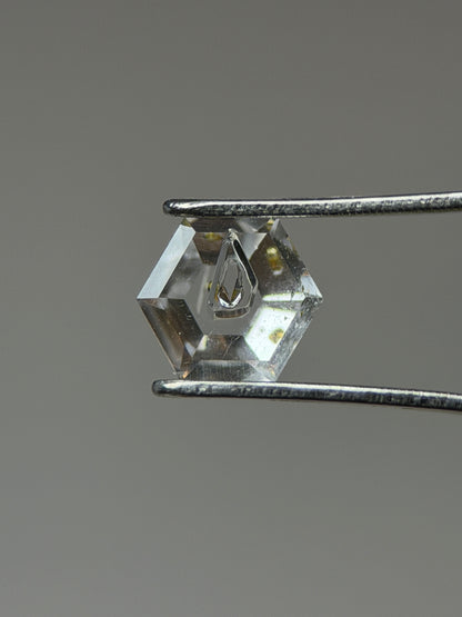 0.31 ct Hexagon Petroleum Quartz with Dual Inclusions – Deep Blue & Golden Fluorescent Negative Crystals – Madagascar
