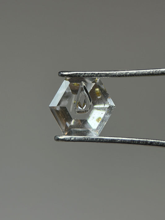 0.31 ct Hexagon Petroleum Quartz with Dual Inclusions – Deep Blue & Golden Fluorescent Negative Crystals – Madagascar