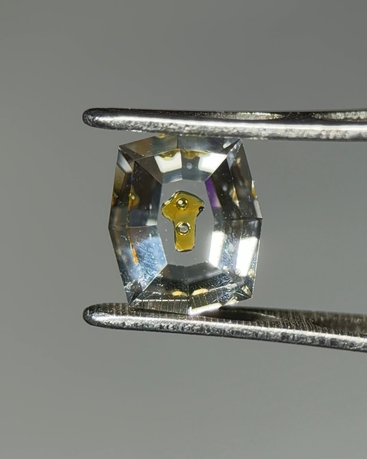 天然石油水晶 – 0.36 克拉 八角形切割（5.0 x 4.0 毫米）– 帶有流動氣泡的蘑菇狀空腔