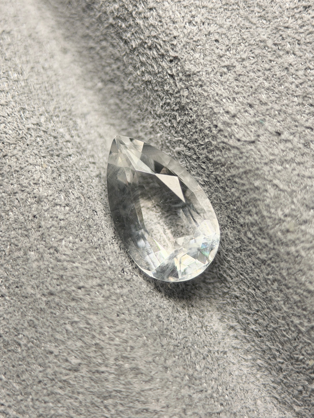 墨西哥玻璃蛋白石 – 0.62 克拉梨形切割 (4.6 x 8.0 毫米) – 強烈綠色紫外線螢光