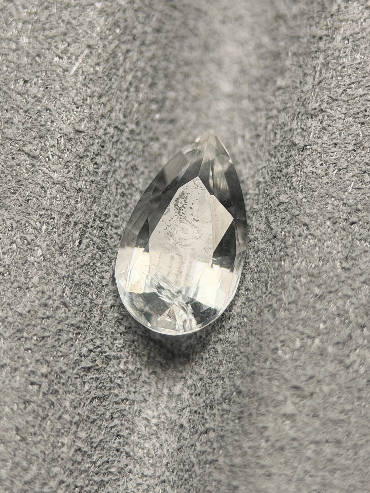 Mexican Hyalite – 0.63 ct Pear Cut (4.7 x 8.3 mm) – Intense Green UV Fluorescence