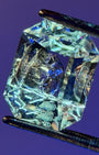 天然石油水晶 – 0.75 克拉八角形切割 (4.9 x 6.3 毫米) – 彩虹光暈與黑色礦物