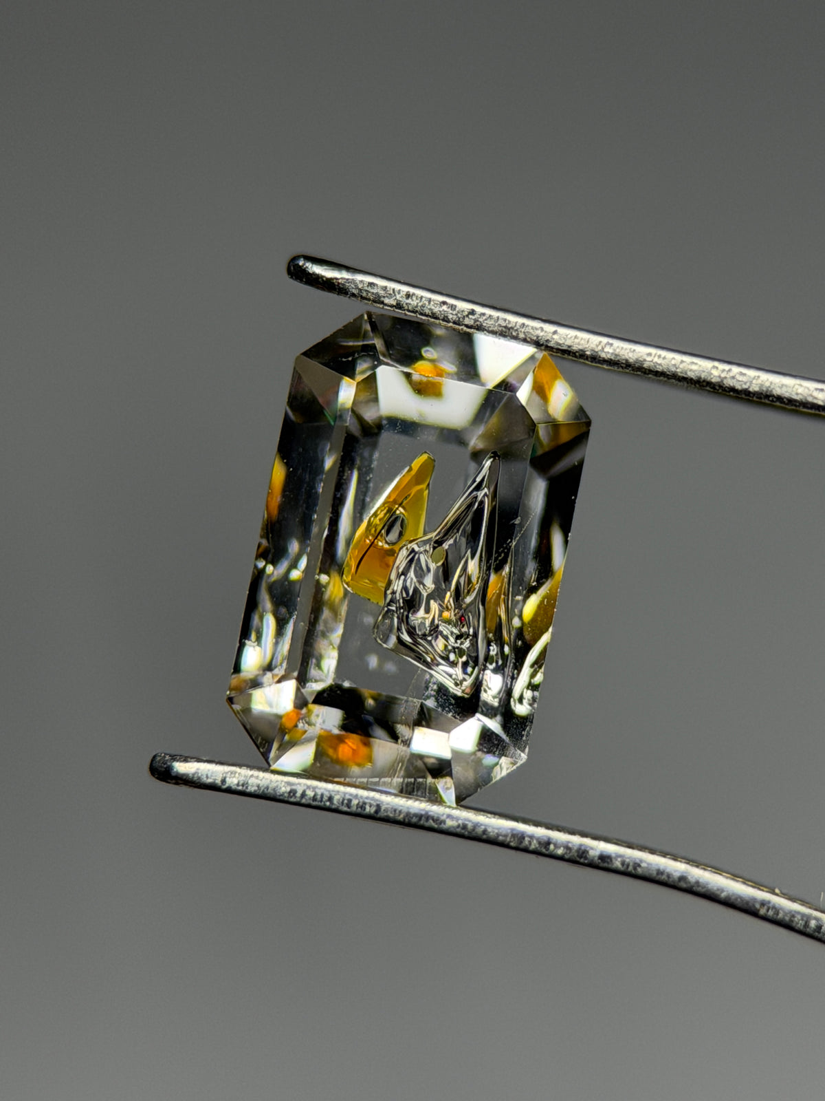 天然石油水晶 – 0.81 克拉 八角祖母綠切割 (4.6 x 7.3 毫米) – 雙石油包裹體