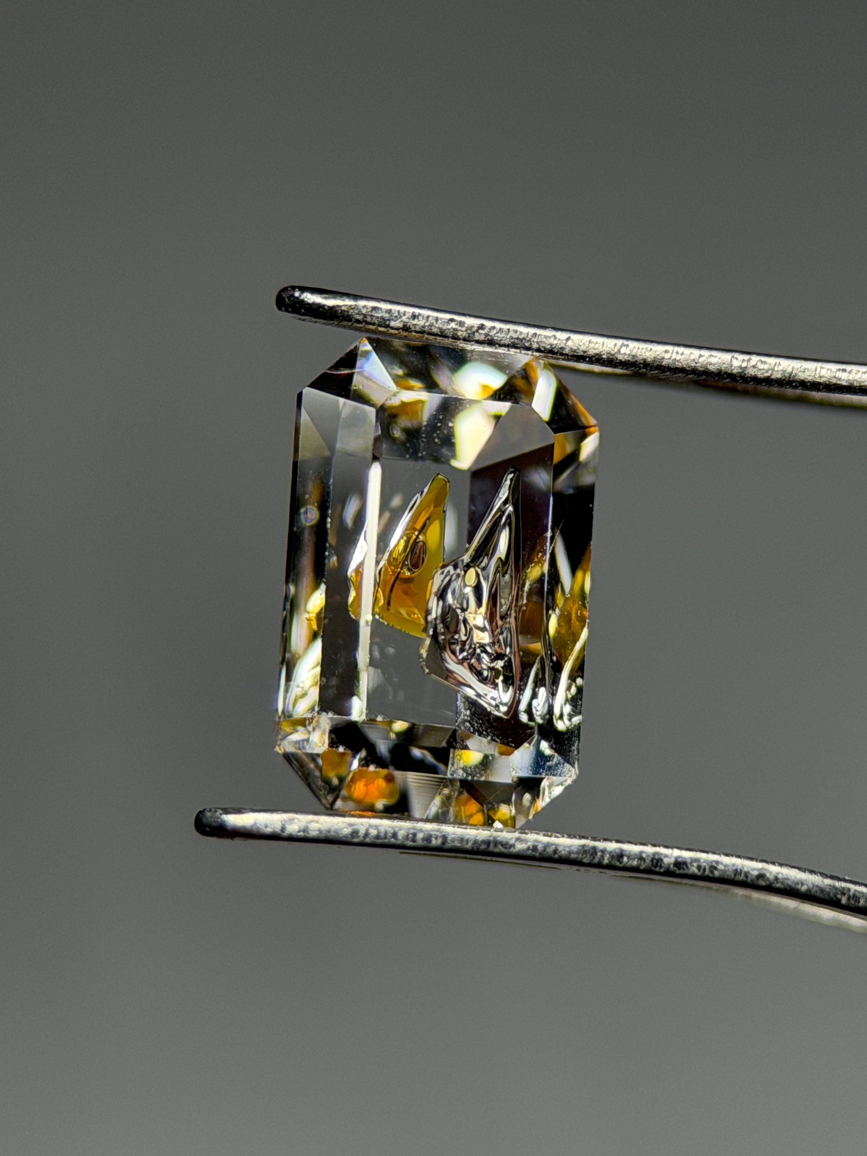 天然石油水晶 – 0.81 克拉 八角祖母綠切割 (4.6 x 7.3 毫米) – 雙石油包裹體
