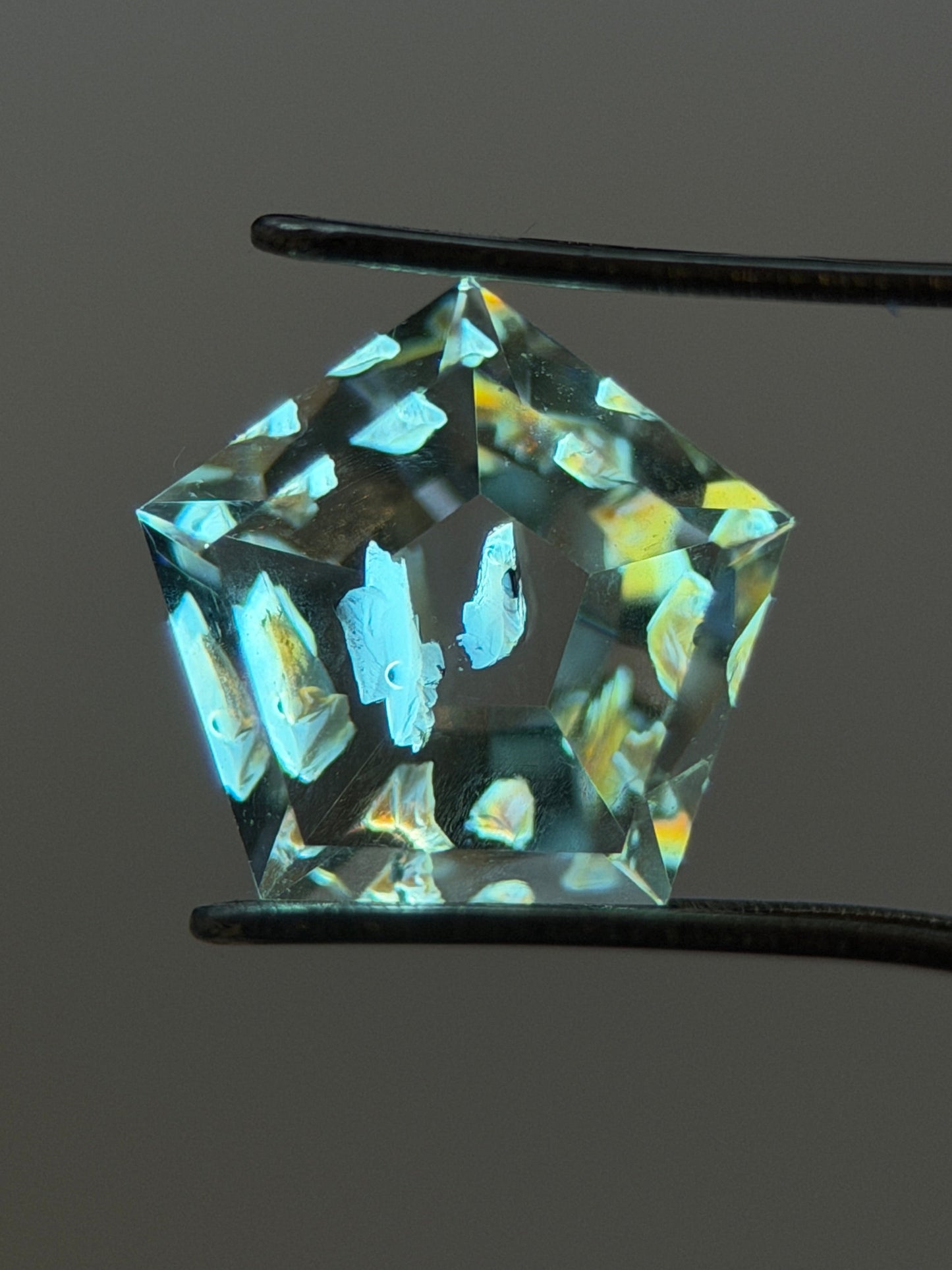 1.17 ct Pentagon Cut Petroleum Quartz with Enhydro Moving Bubble – Madagascar