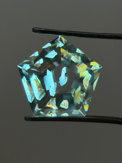 1.17 ct Pentagon Cut Petroleum Quartz with Enhydro Moving Bubble – Madagascar