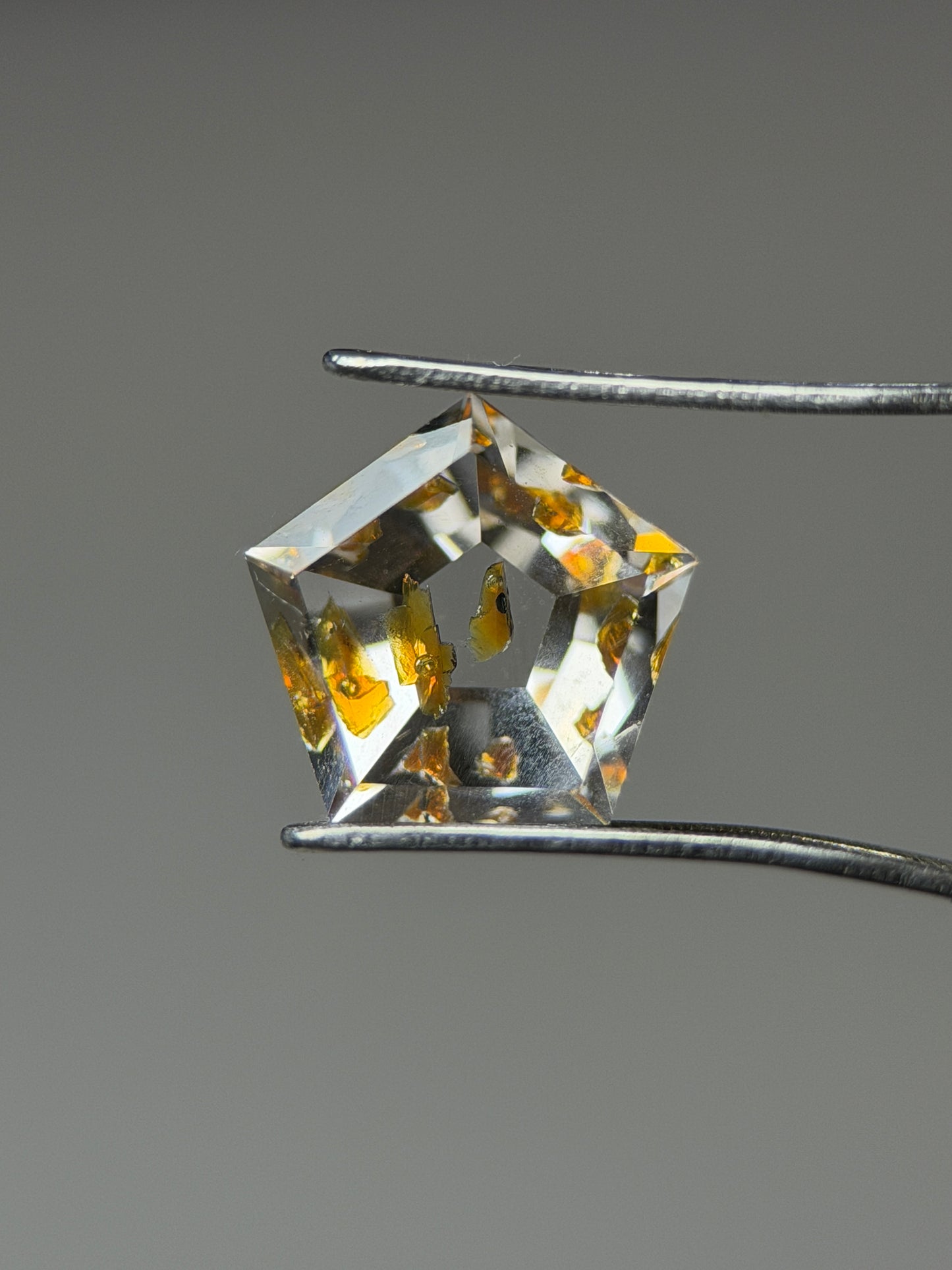 1.17 ct Pentagon Cut Petroleum Quartz with Enhydro Moving Bubble – Madagascar