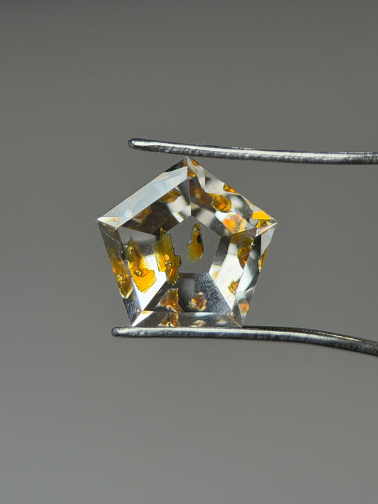 1.17 ct Pentagon Cut Petroleum Quartz with Enhydro Moving Bubble – Madagascar