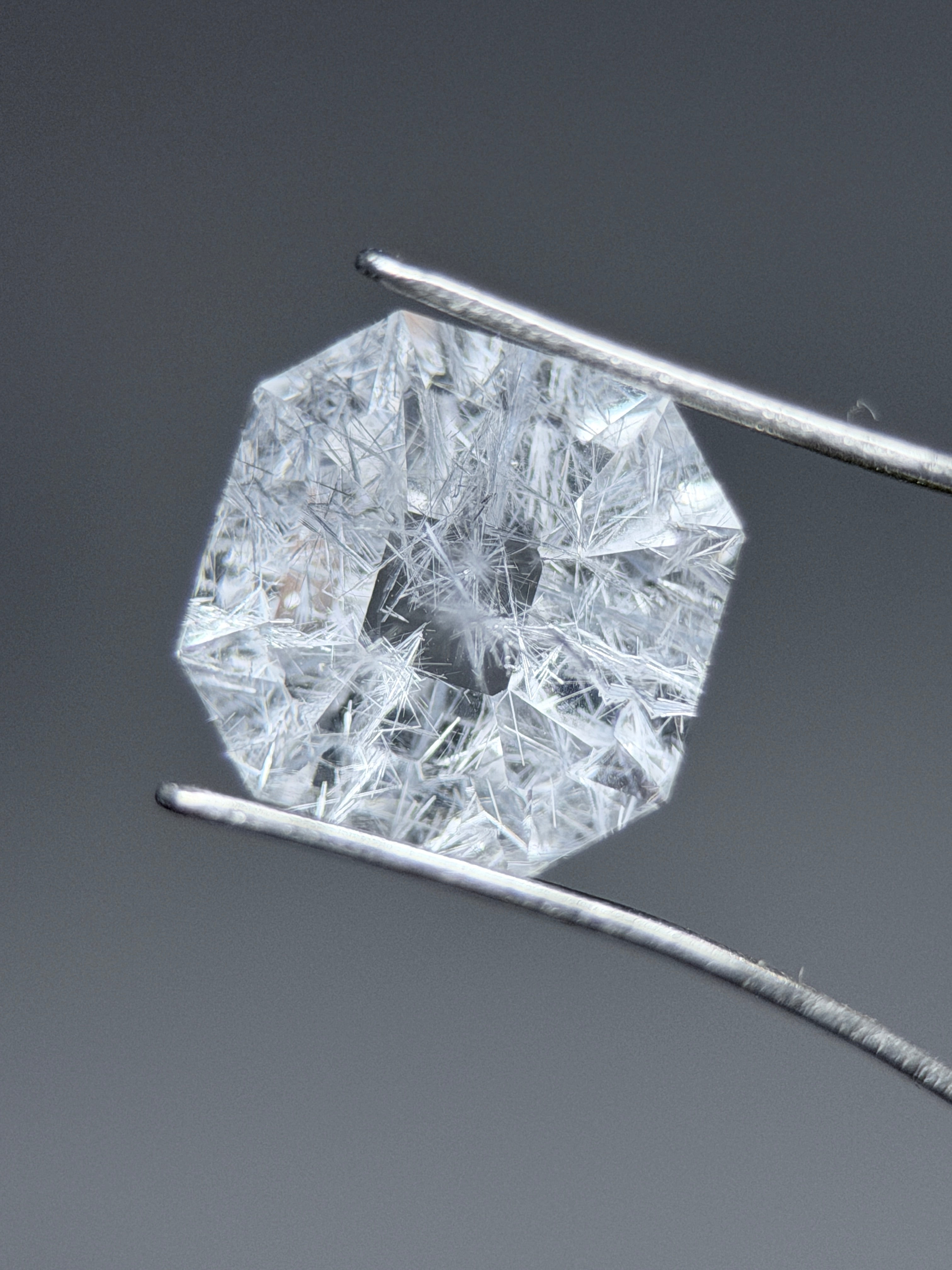 天然藍線石水晶 – 2.38 克拉八角形切割（8 x 8 毫米）– 雪花包裹體