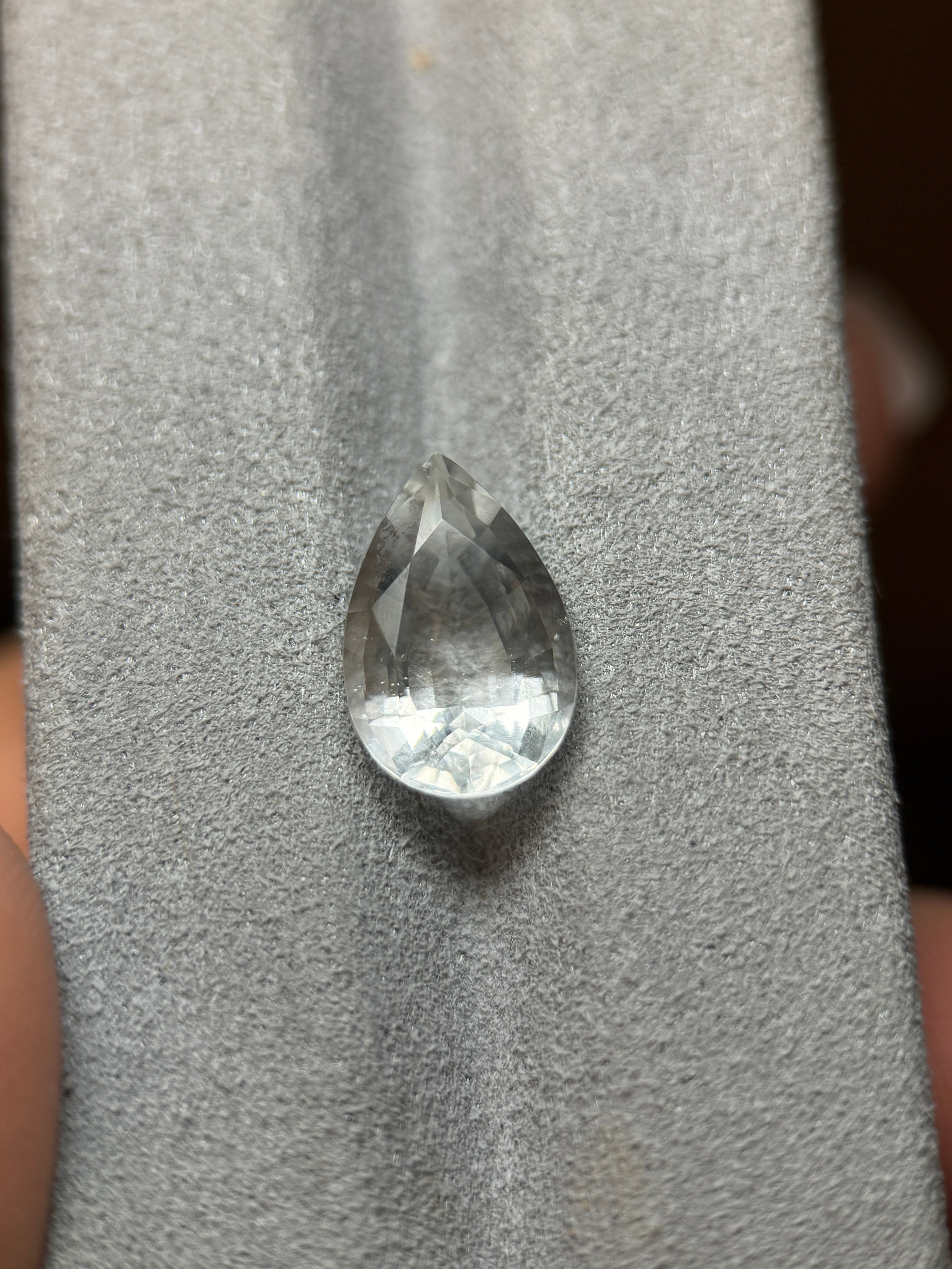 墨西哥蛋白石 (Hyalite) – 2.94 克拉梨形切割 (8.5 x 13.0 mm) – 強烈綠色紫外線螢光