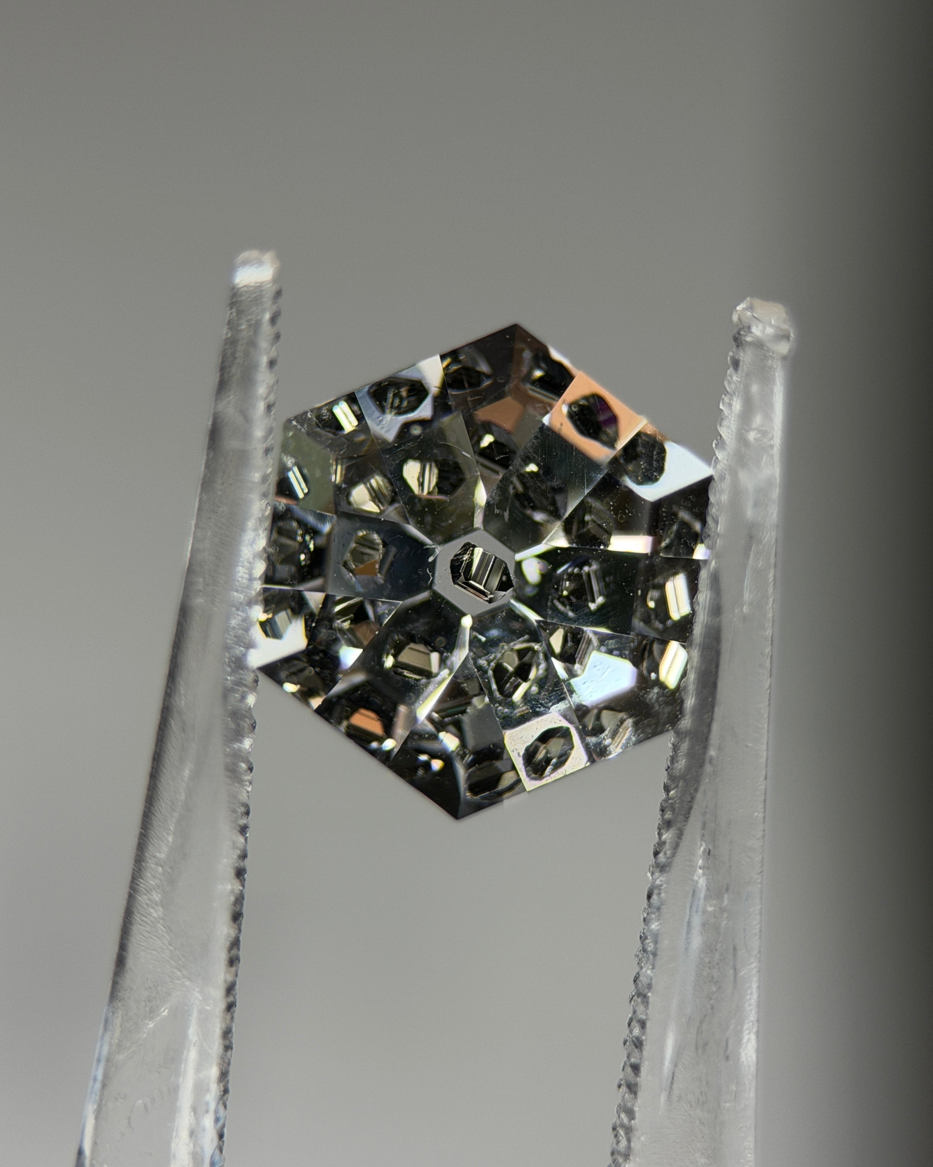 黃鐵礦內含物水晶 – 3.02 克拉六角形萬花筒式切割（8.3 毫米）– 哥倫比亞