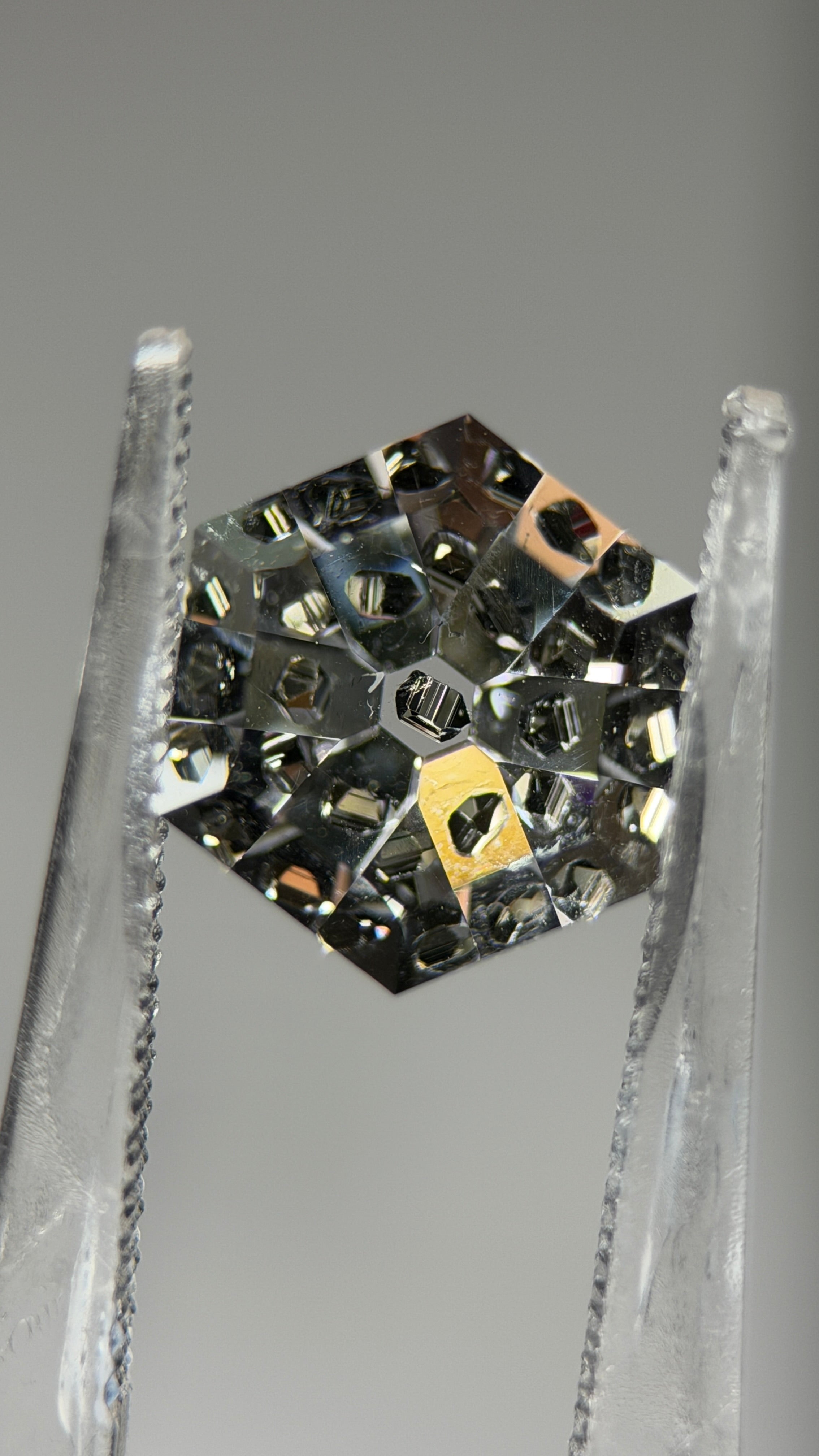 黃鐵礦內含物水晶 – 3.02 克拉六角形萬花筒式切割（8.3 毫米）– 哥倫比亞