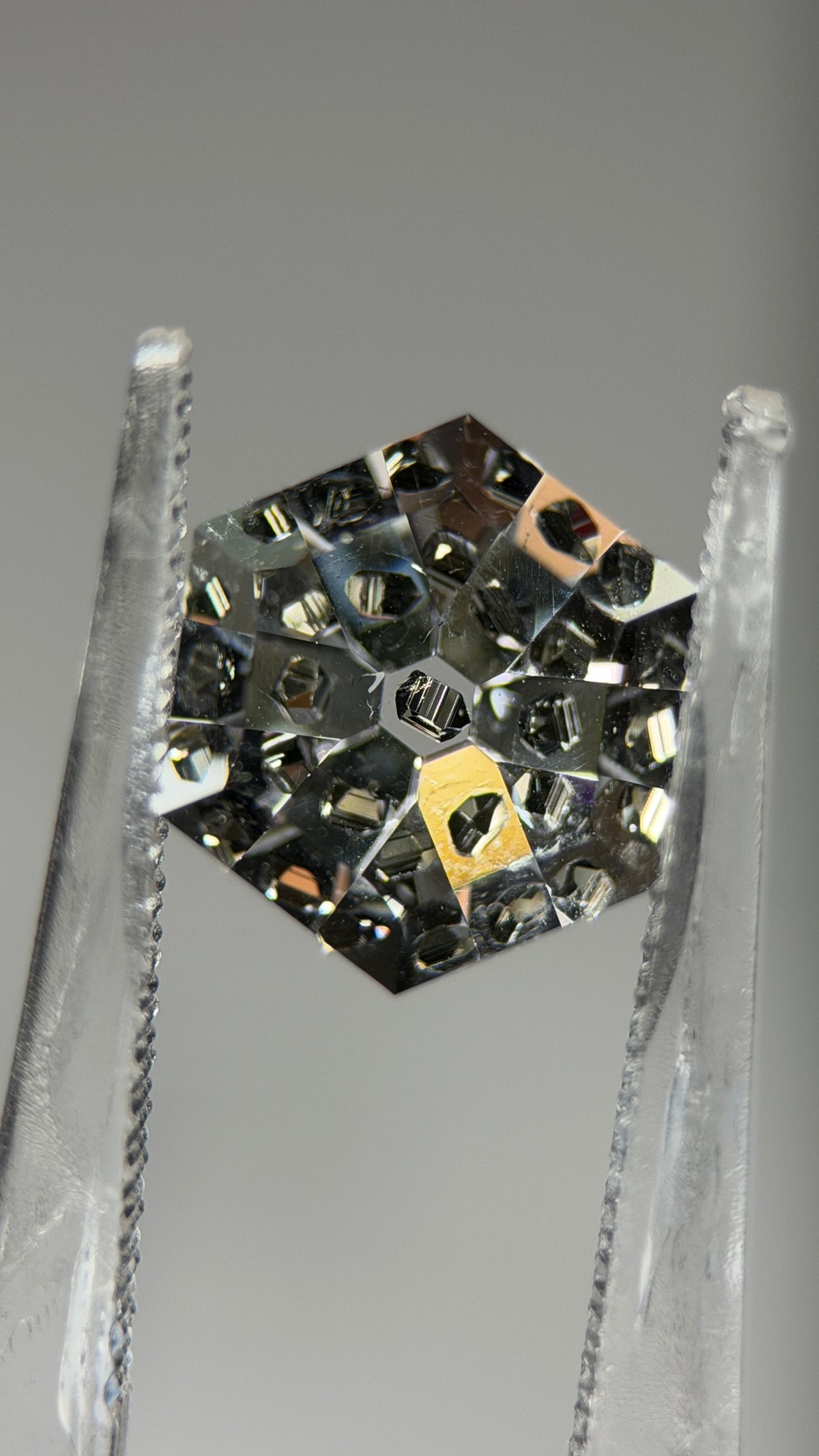 黃鐵礦內含物水晶 – 3.02 克拉六角形萬花筒式切割（8.3 毫米）– 哥倫比亞