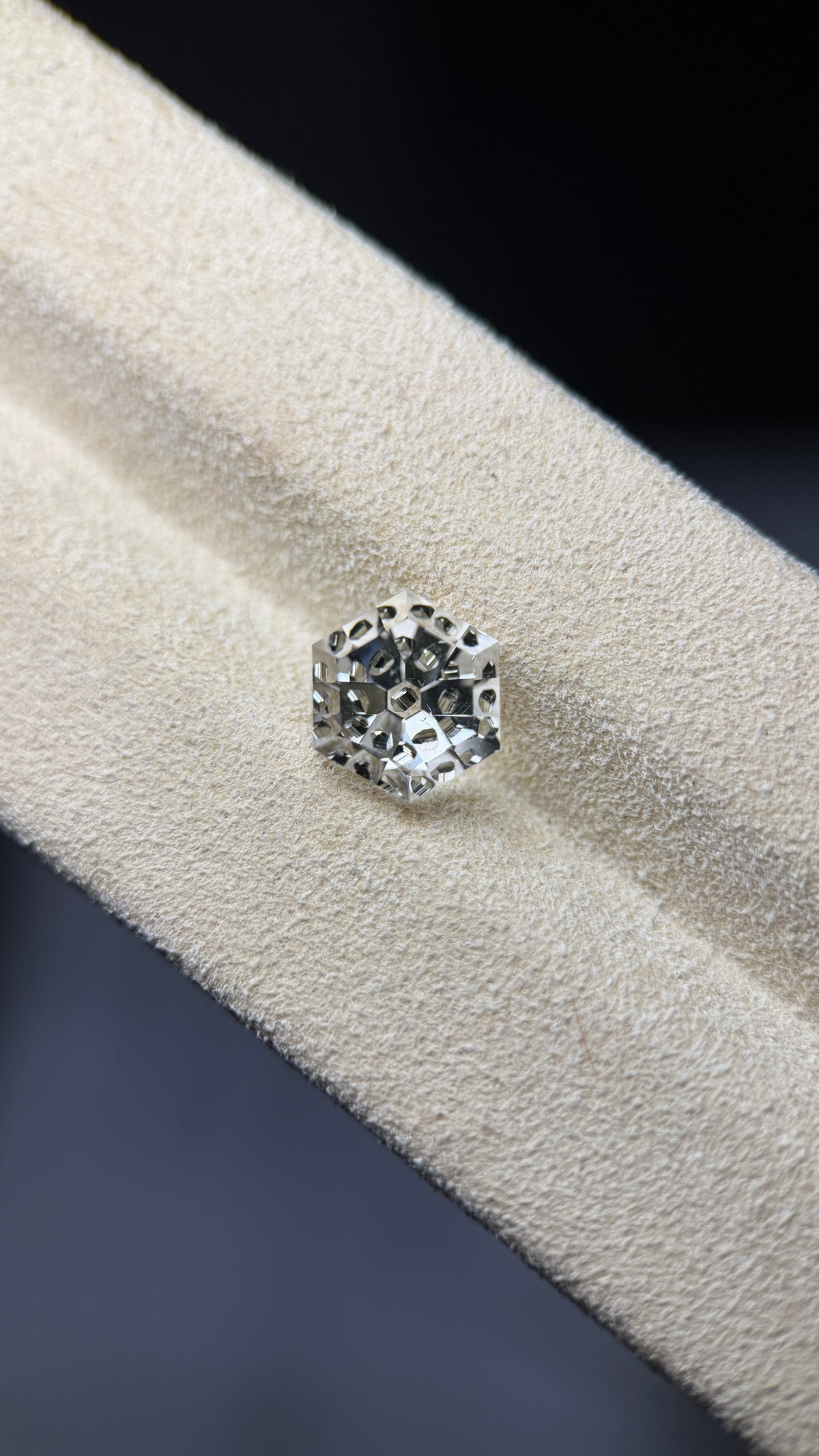 黃鐵礦內含物水晶 – 3.02 克拉六角形萬花筒式切割（8.3 毫米）– 哥倫比亞