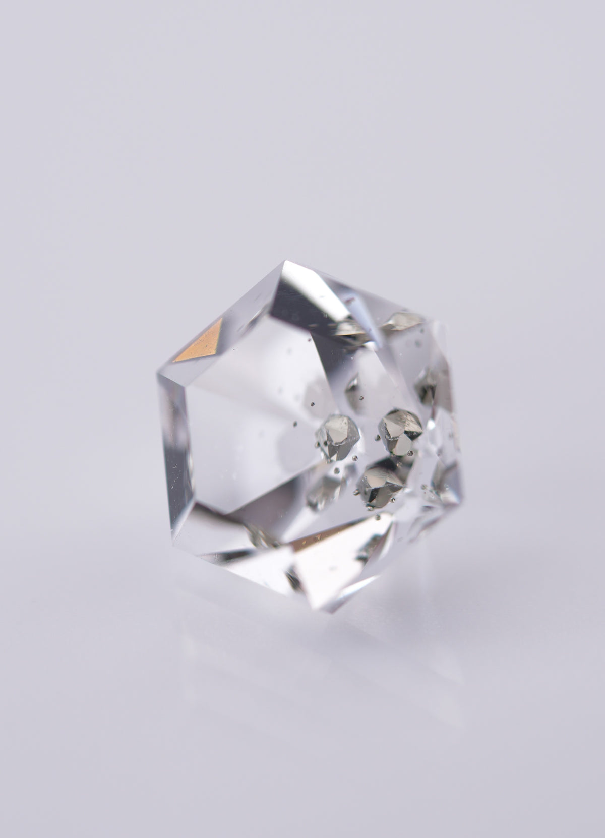 黃鐵礦內含物水晶 – 3.02 克拉六角形萬花筒式切割（8.3 毫米）– 哥倫比亞
