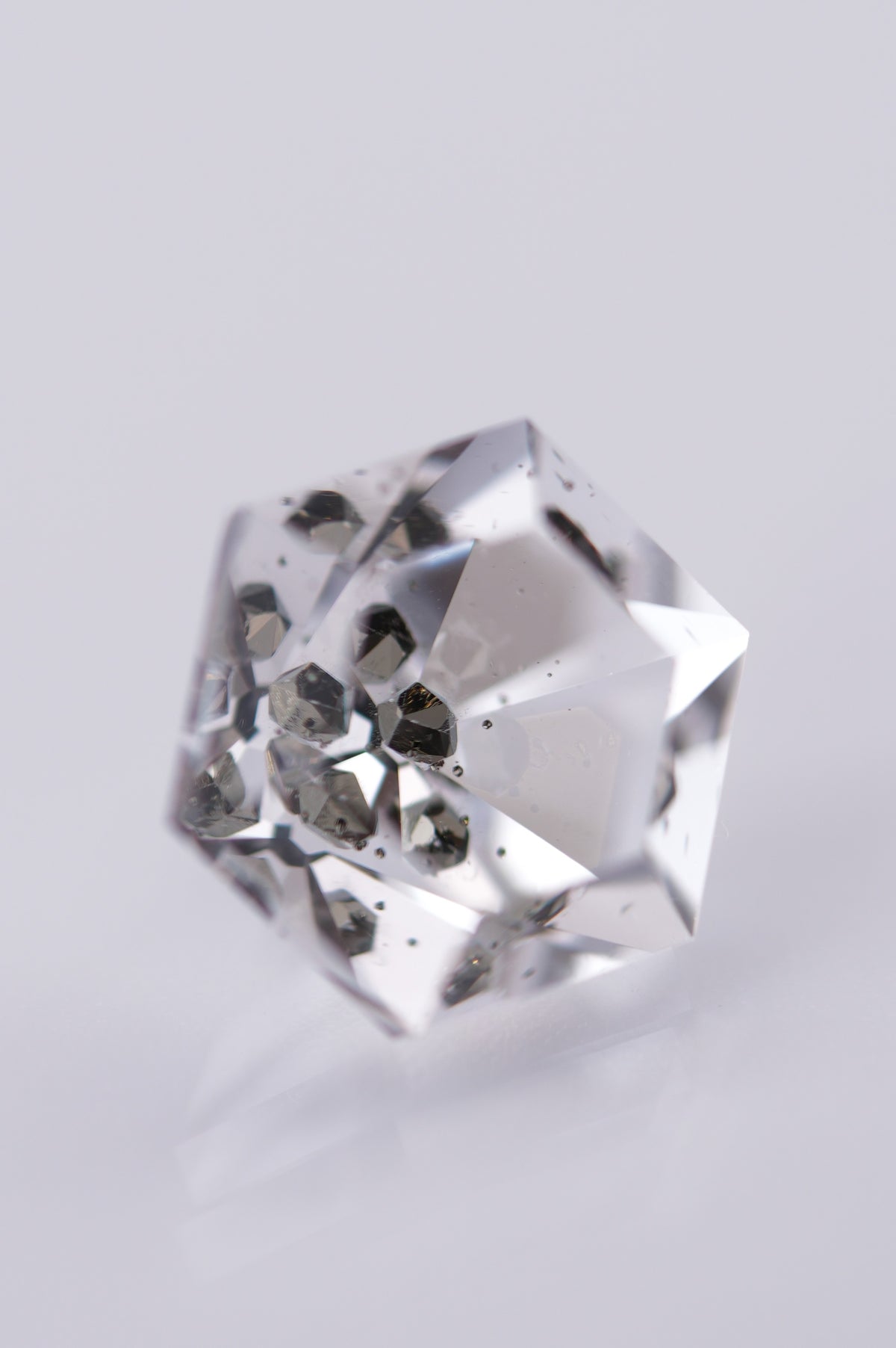 黃鐵礦內含物水晶 – 3.02 克拉六角形萬花筒式切割（8.3 毫米）– 哥倫比亞