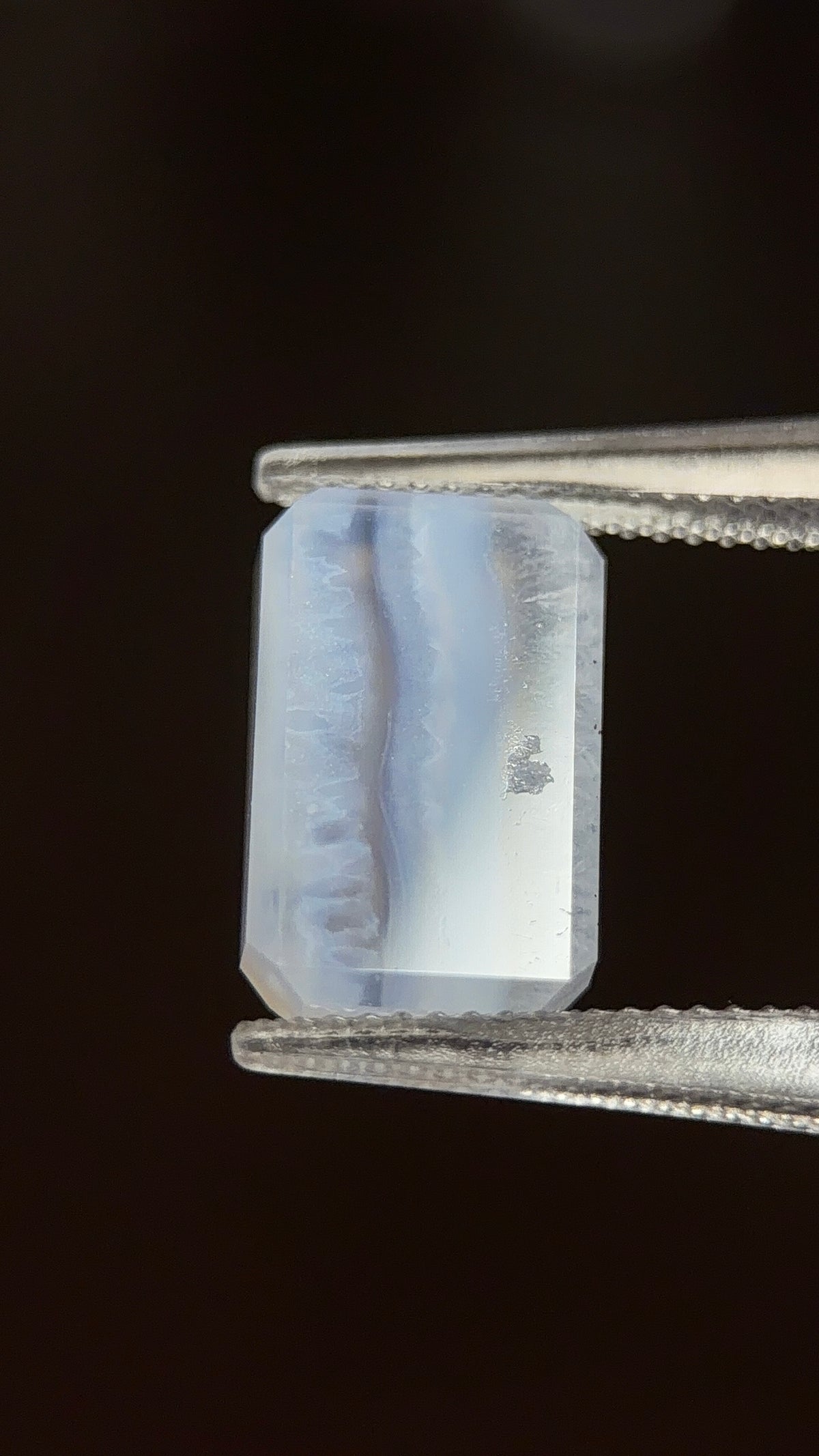 天然藍紋瑪瑙 – 5.56 克拉幾何矩形切片（13.8 x 8.8 毫米）– 特色層狀條紋