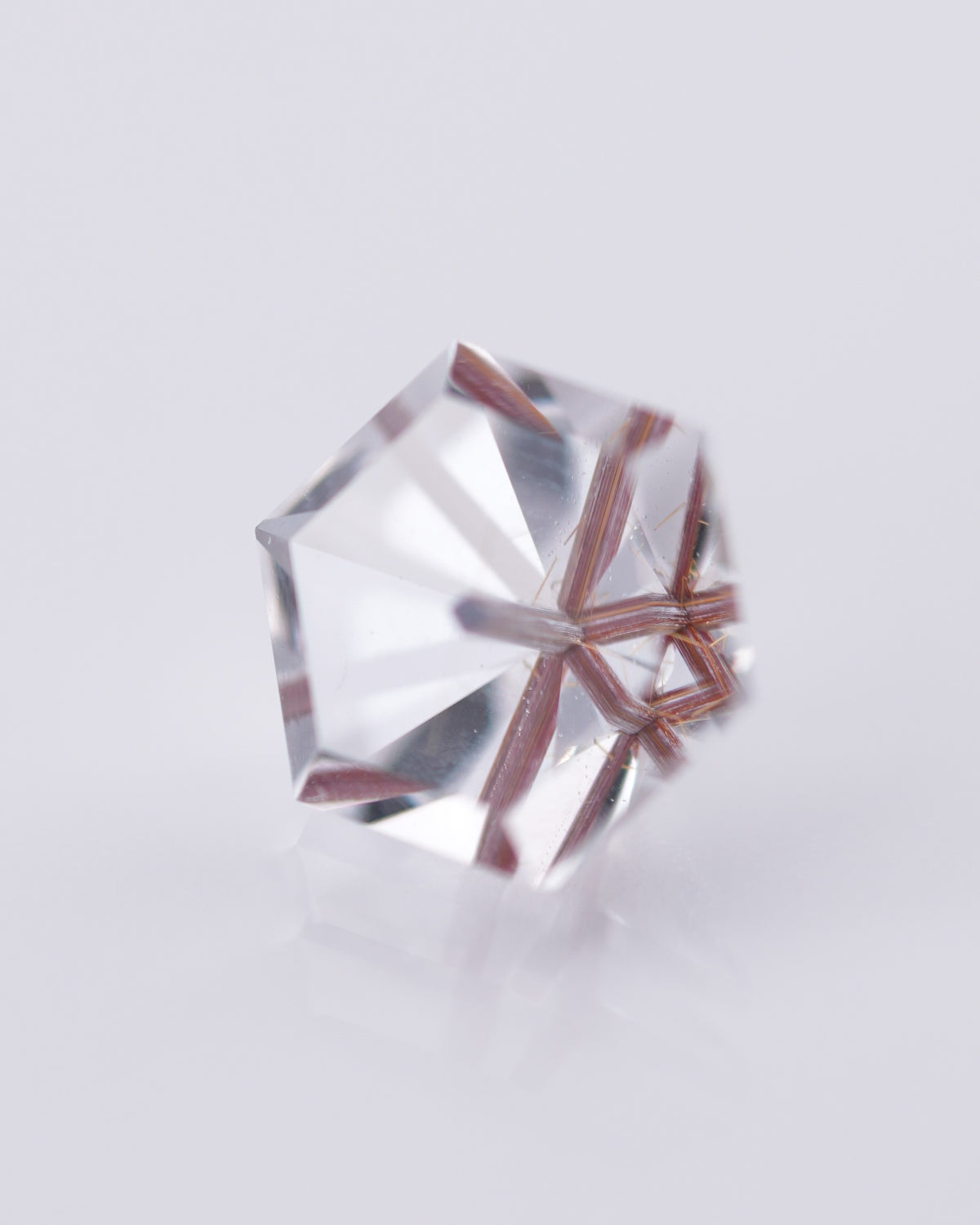 天然鈦晶 – 3.50 克拉幾何六角切割 (9.3 x 9.3 x 9.4 毫米) – 巴西產 – 單根針狀內含物居中