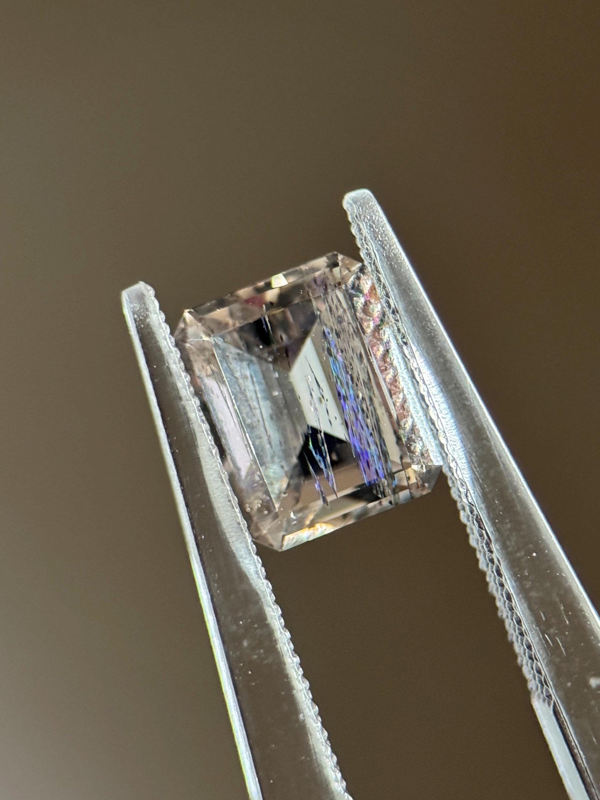Rainbow scapolite 2.1ct