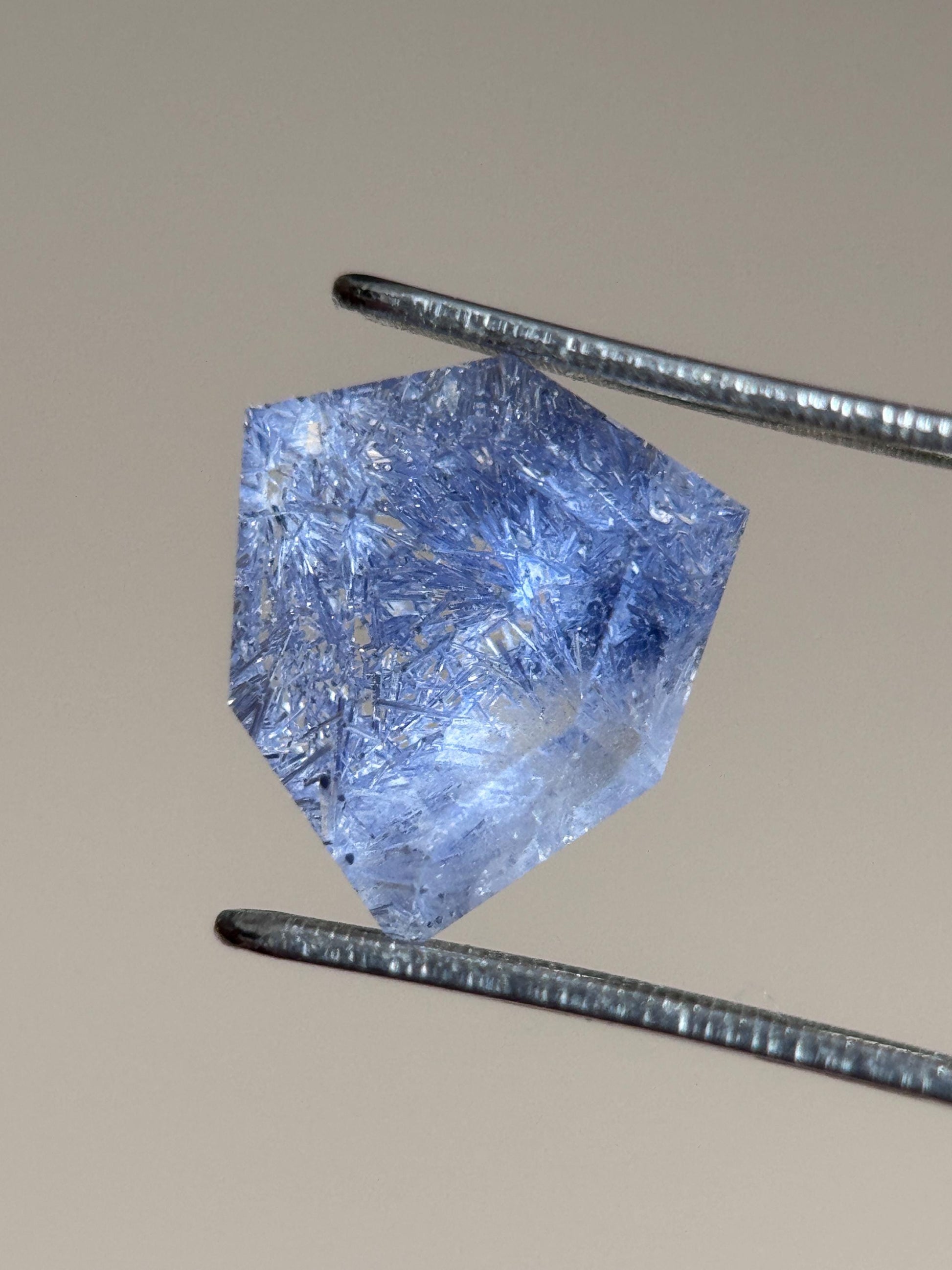 Dumortierite 0.87ct (6.9x5.9mm)