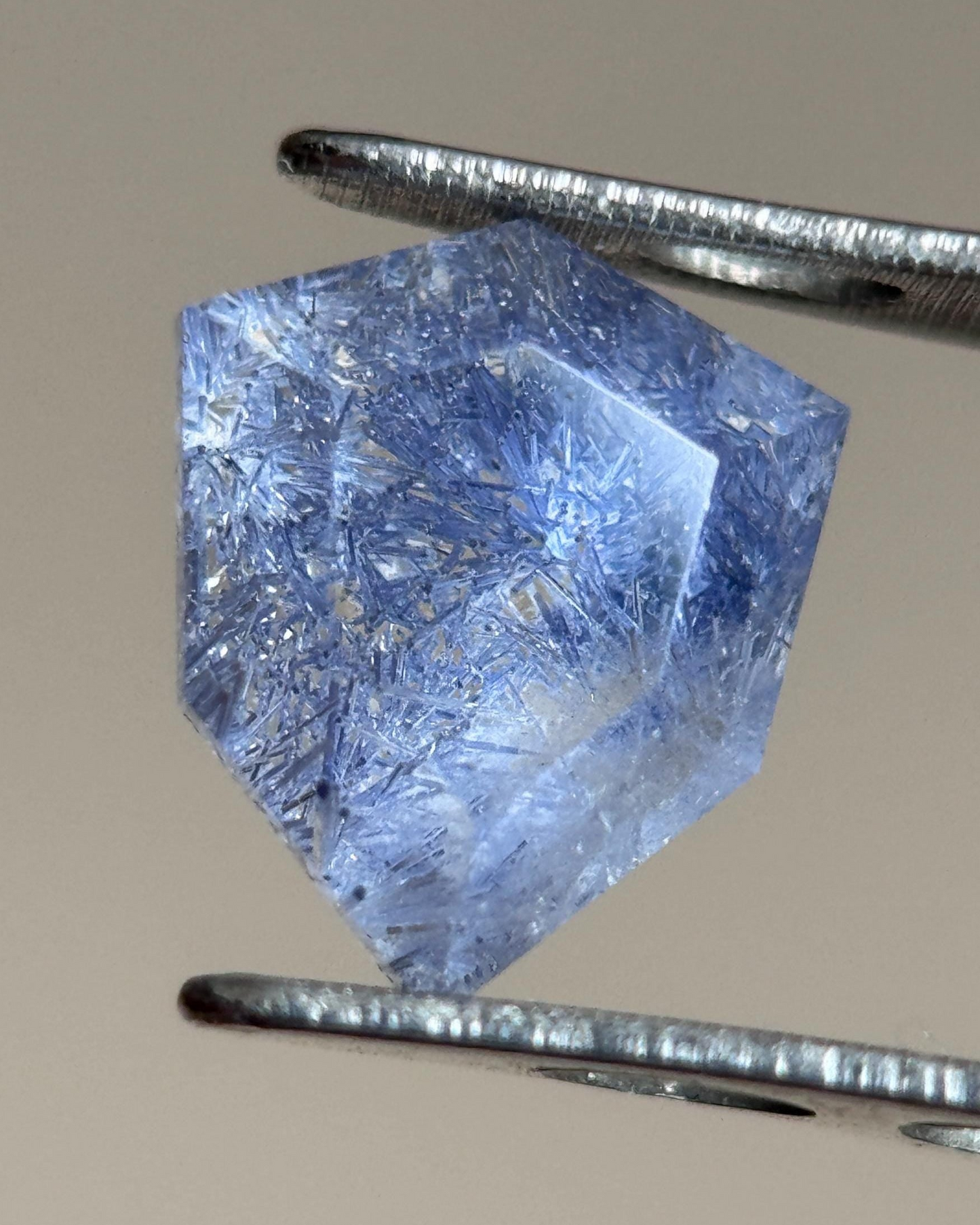 Dumortierite 0.87ct (6.9x5.9mm)