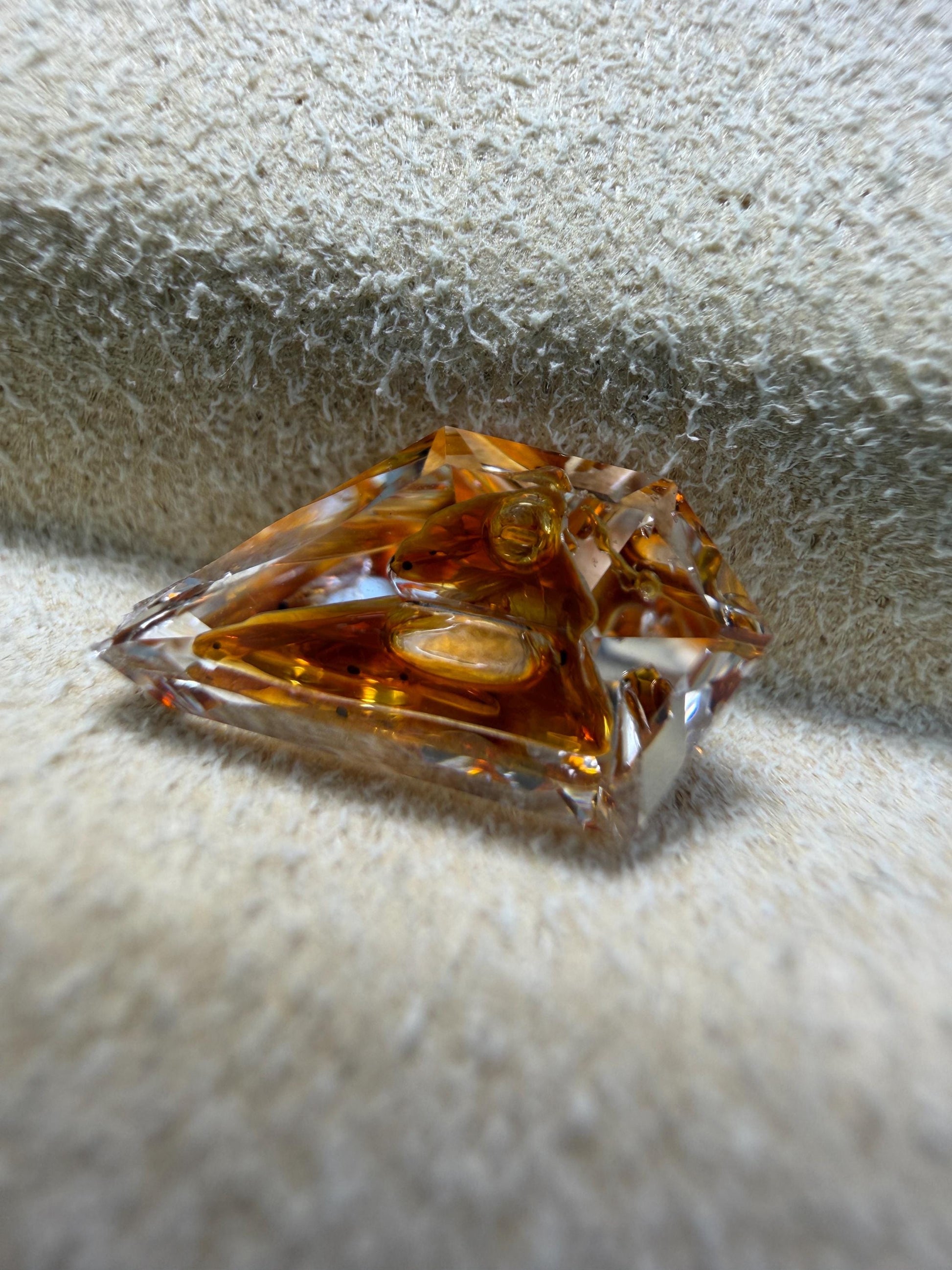 1.37ct Super deep Color & big oil Petroleum Quartz - Moving Bubble