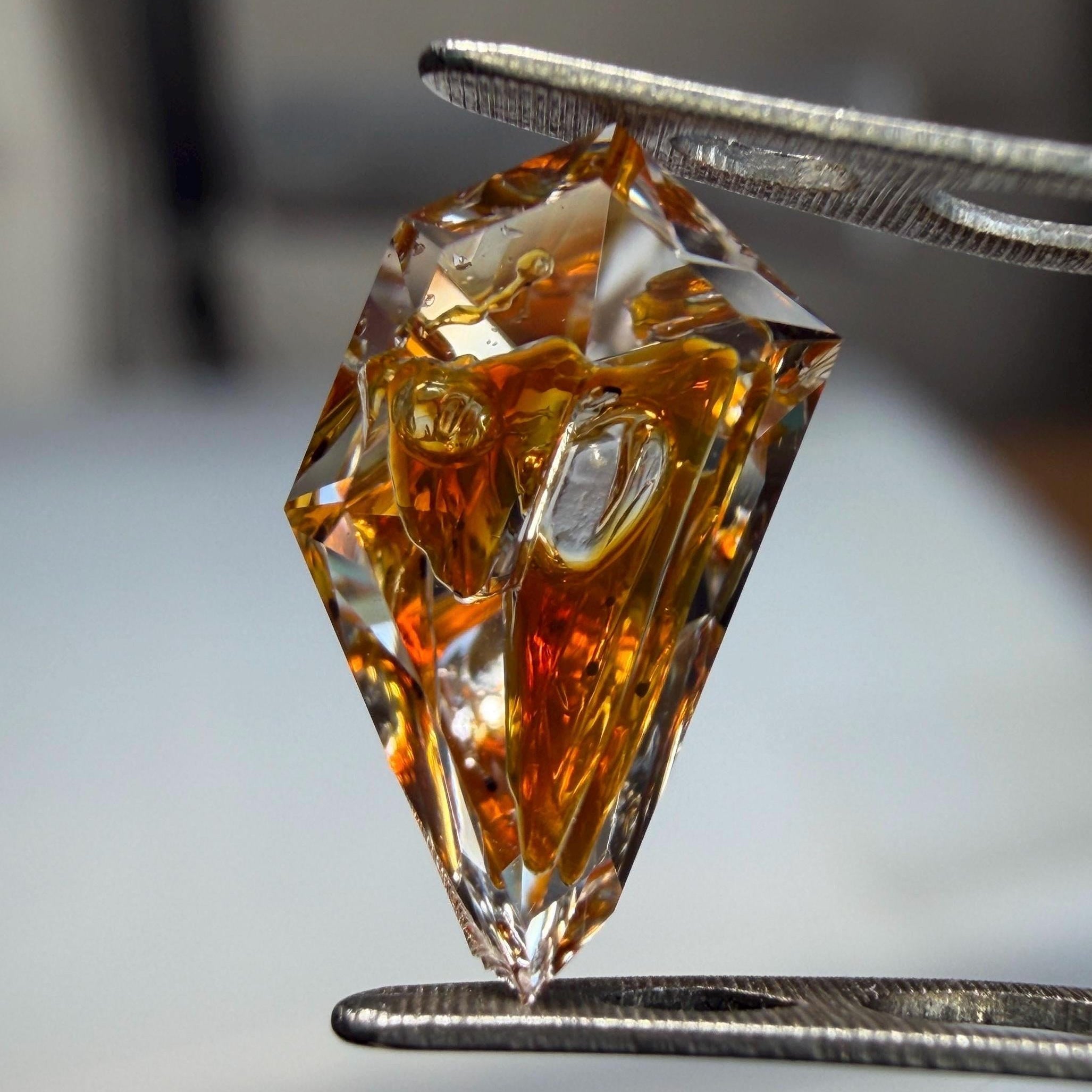 1.37ct Super deep Color & big oil Petroleum Quartz - Moving Bubble