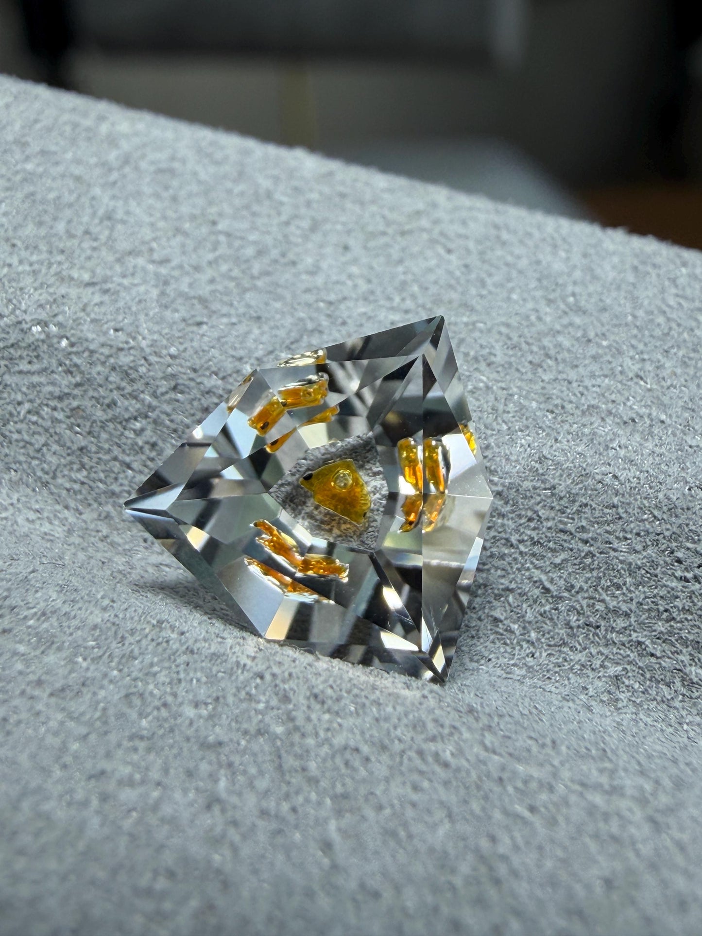 1.96ct Petroleum Quartz - Moving Bubble