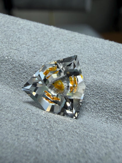 1.96ct Petroleum Quartz - Moving Bubble