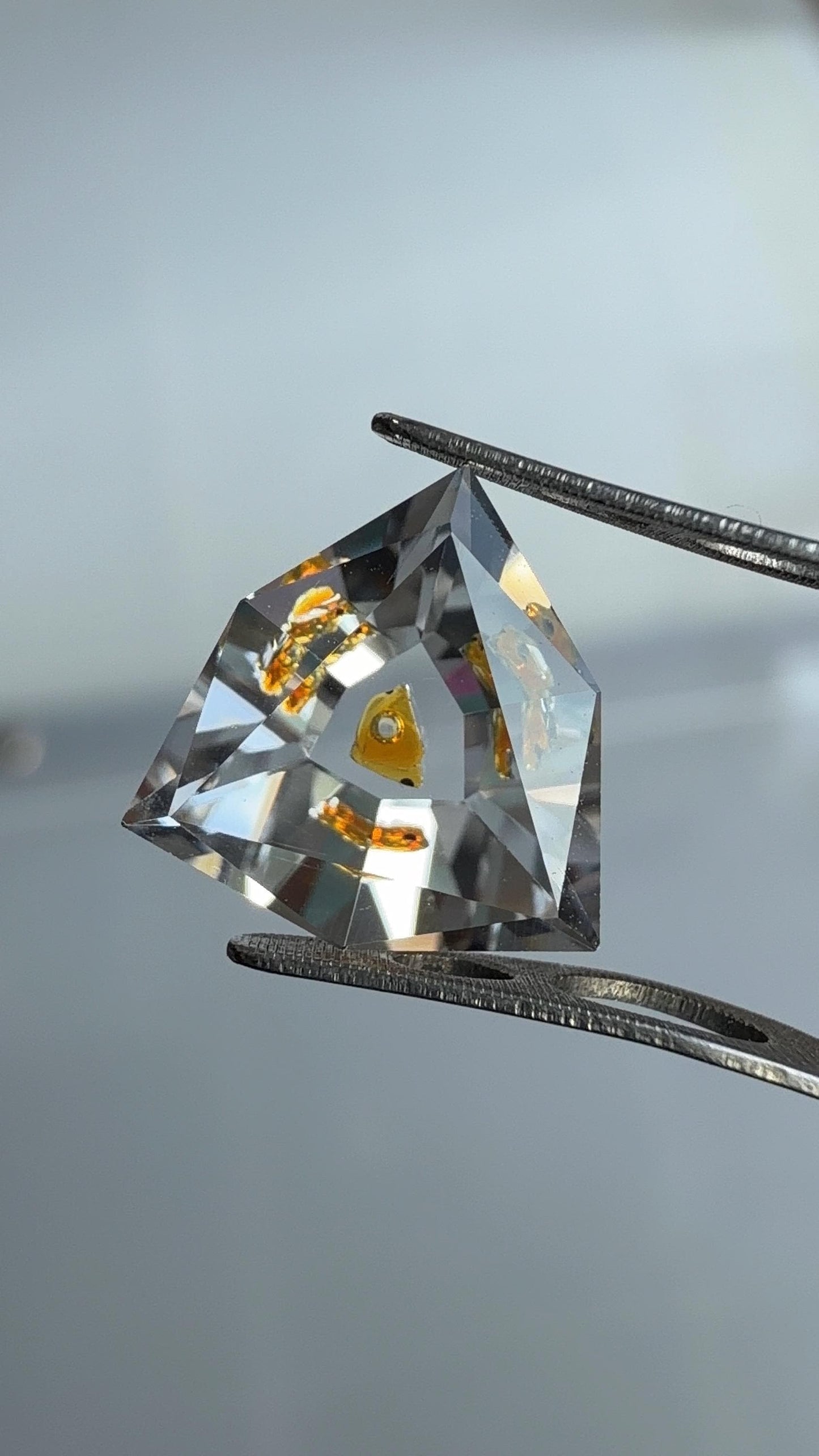 1.96ct Petroleum Quartz - Moving Bubble