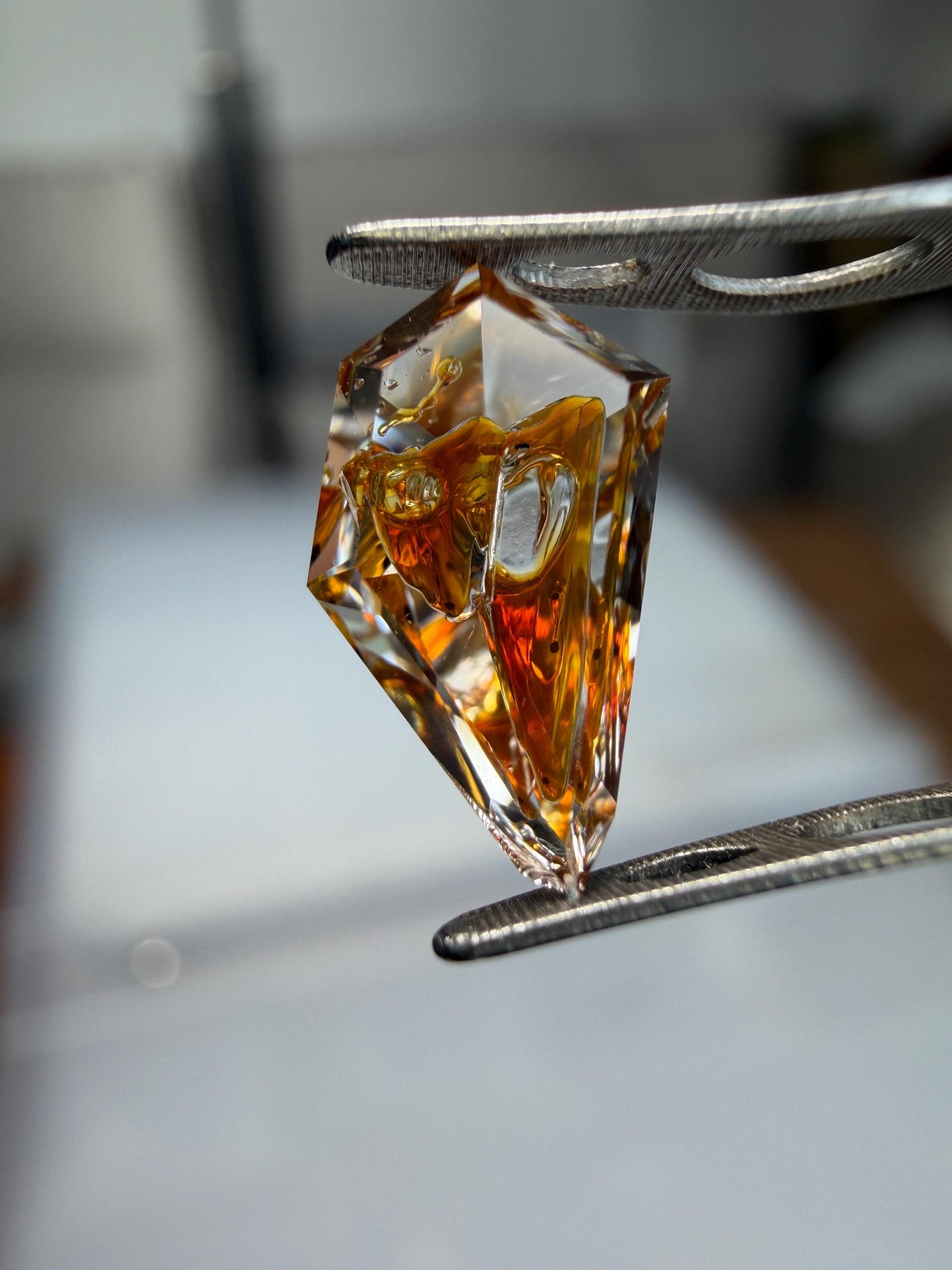 1.37ct Super deep Color & big oil Petroleum Quartz - Moving Bubble