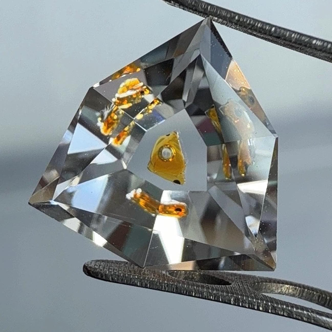 1.96ct Petroleum Quartz - Moving Bubble
