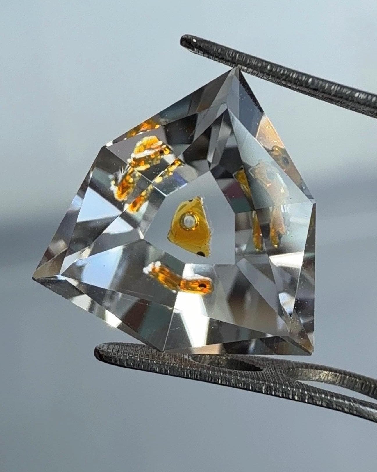 1.96ct Petroleum Quartz - Moving Bubble