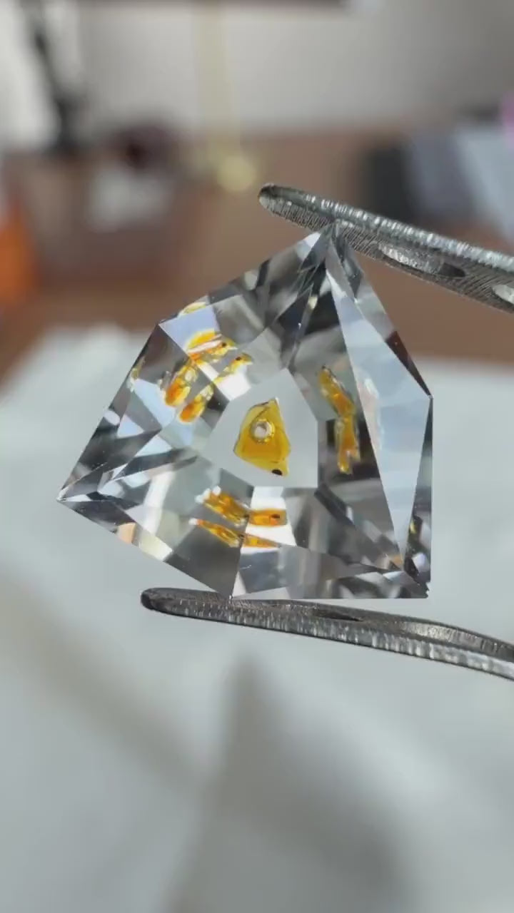 1.96ct Petroleum Quartz - Moving Bubble